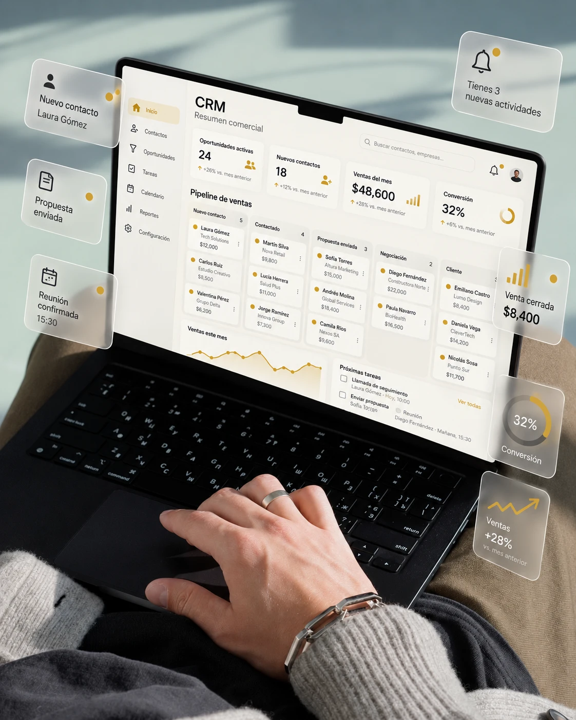 Laptop con el CRM de ventas